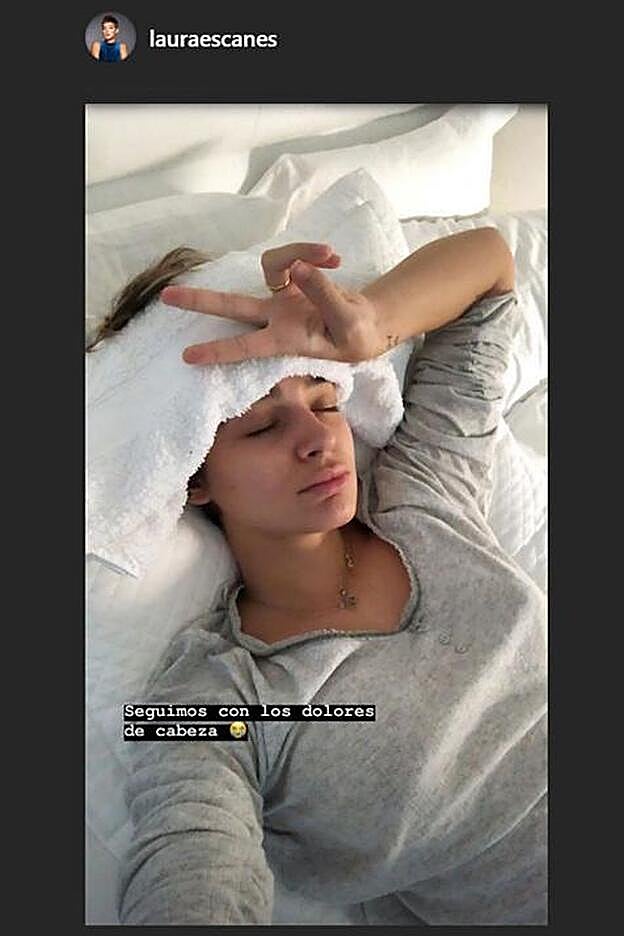 Laura Escanes se lamenta de los dolores de cabeza que está padeciendo desde que se quedó embarazada.
