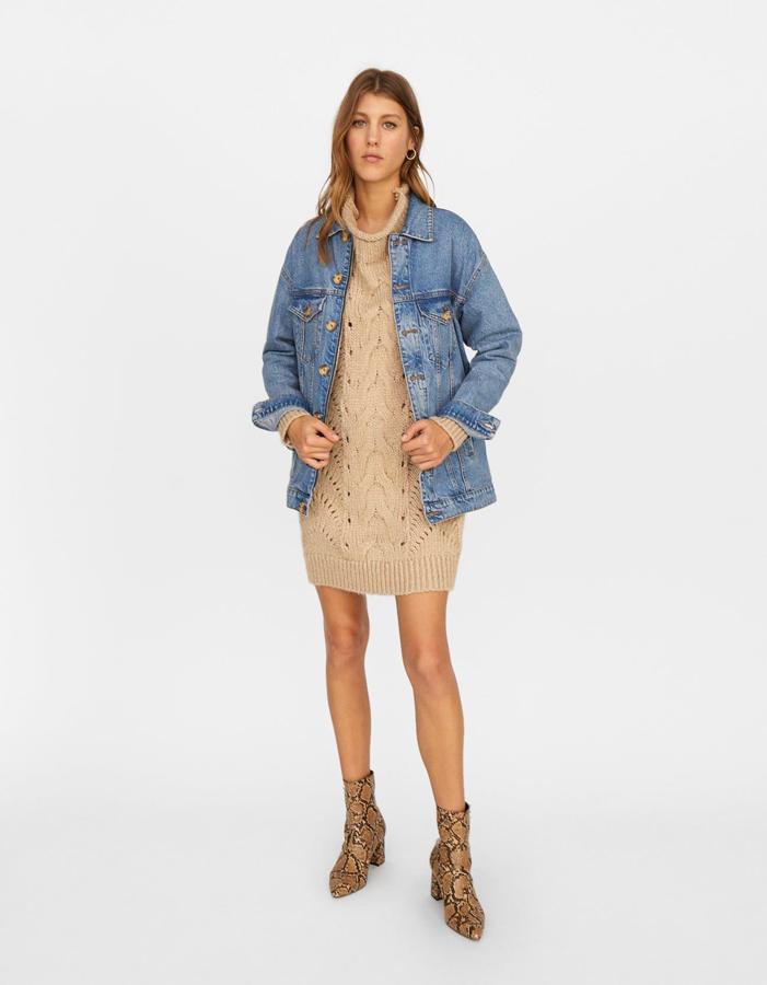 Más larga de lo habitual y con los botones de plástico y no de metal, 39,99 euros.