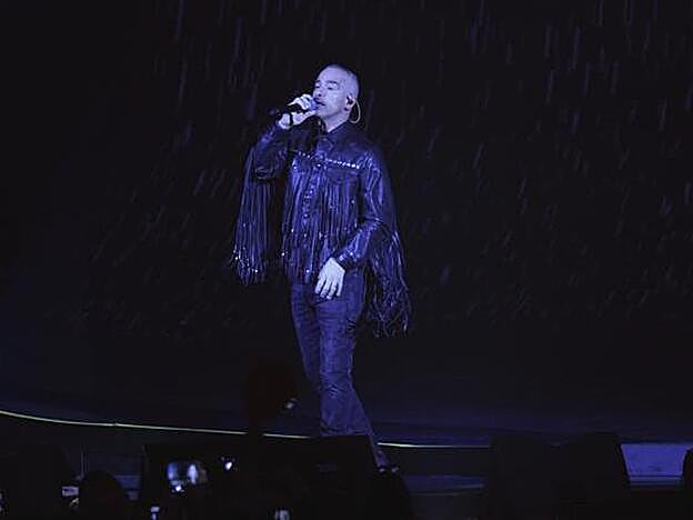 Eros Ramazzotti, la noche del jueves durante su concierto en Madrid.
