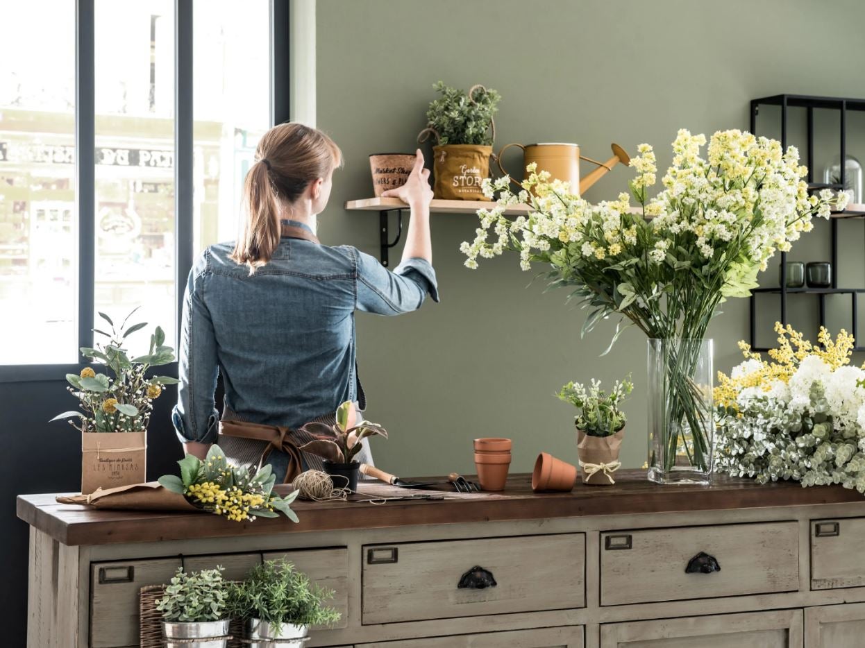 ¿ Qué es la primavera sin flores ? Deja que se adueñen de los rincones más especiales de tu hogar y los llenen de aromas y colores naturales.