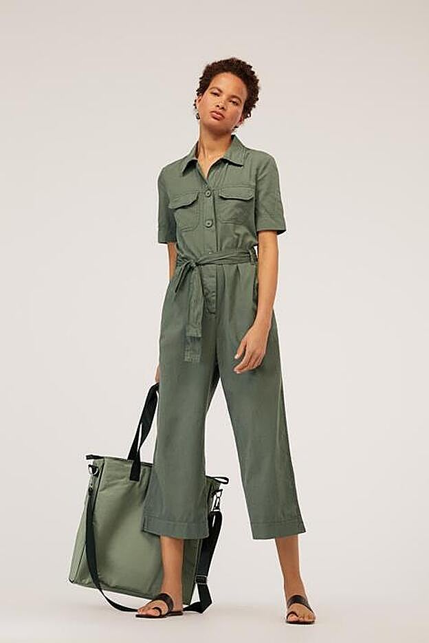Mono verde militar, de Oysho.