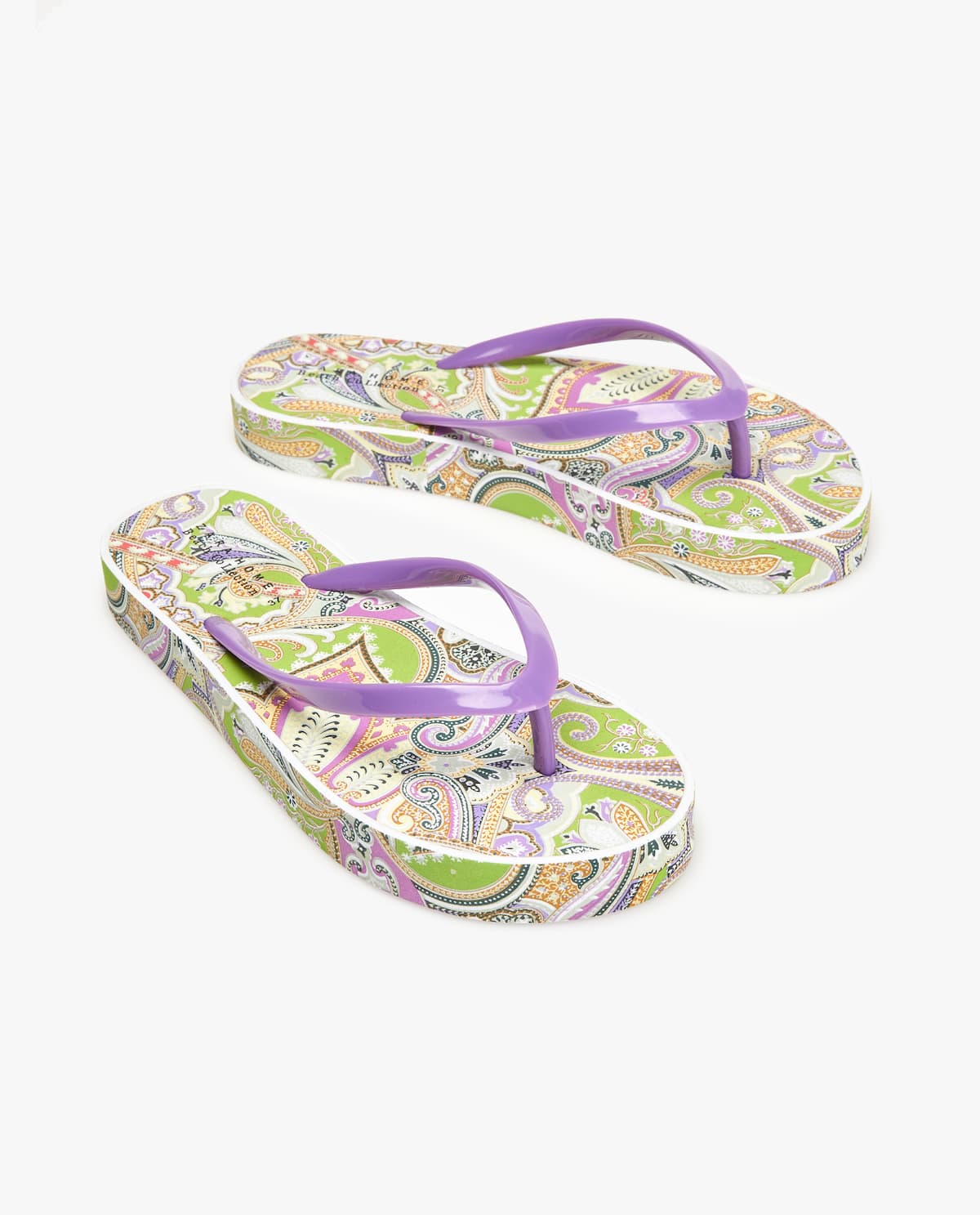 Sandalias paisley con colores pastel de Zara Home: 15,99 euros.