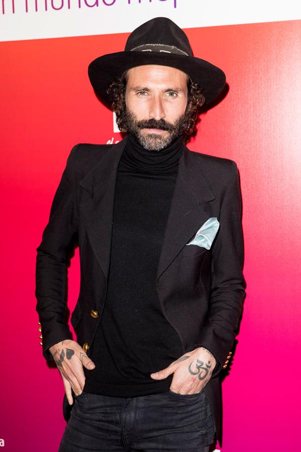 Leiva acaba de sacar 'Nuclear': un nuevo 'single' que le ha ayudado a encontrarse consigo mismo. Asegura que escribir canciones le ayuda a a buscar su indentidad constantemente. "Gran parte de mi inspiración se basa en una gran insatisfacción conmigo mismo y en una búsqueda constante de mi propia identidad".