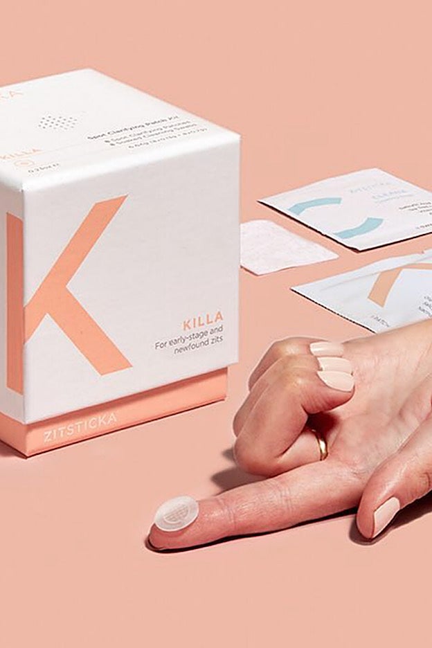 Una de las maneras de llevar el 'microneedling' a las cremas: con parches.