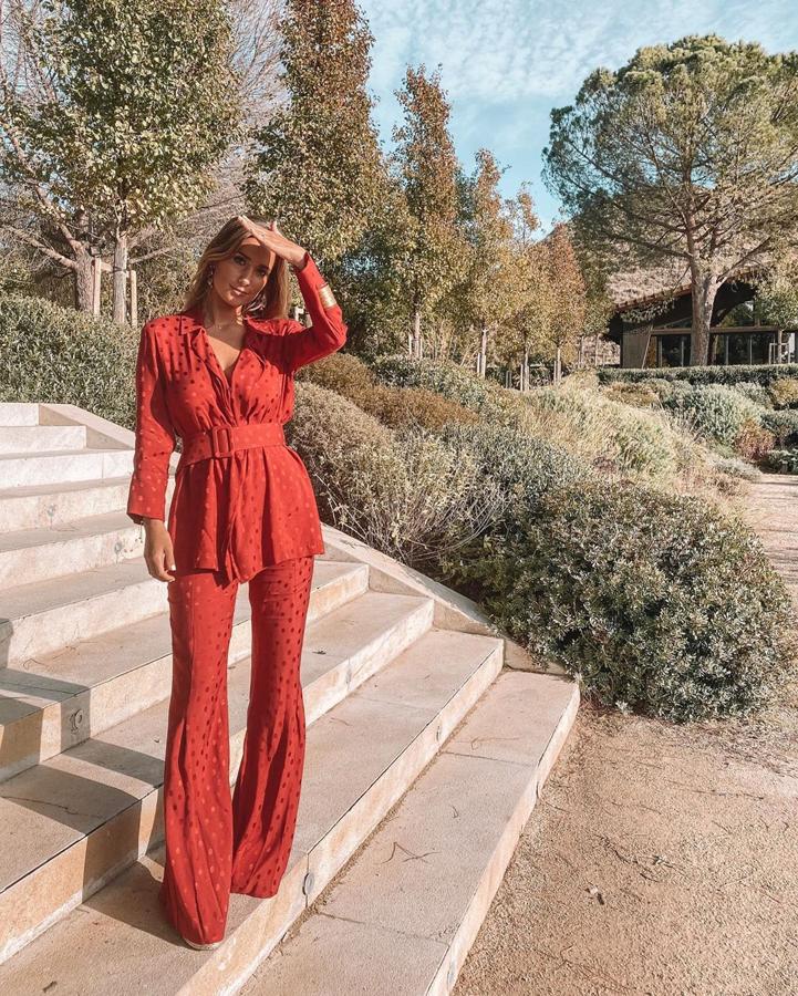 ¿Invitada de traje? Sí rotundo gracias a este look de María Pombo que firma Sophie and Lucie.