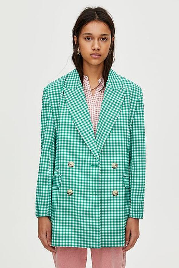 Americana de Pull&Bear (29,99 euros).