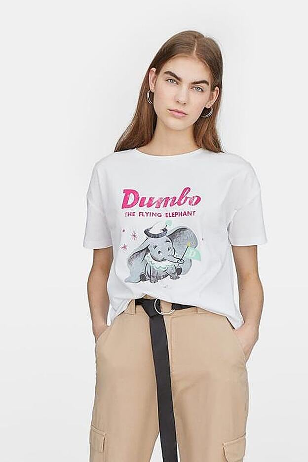 Camiseta de Dumbo, de Stradivarius.
