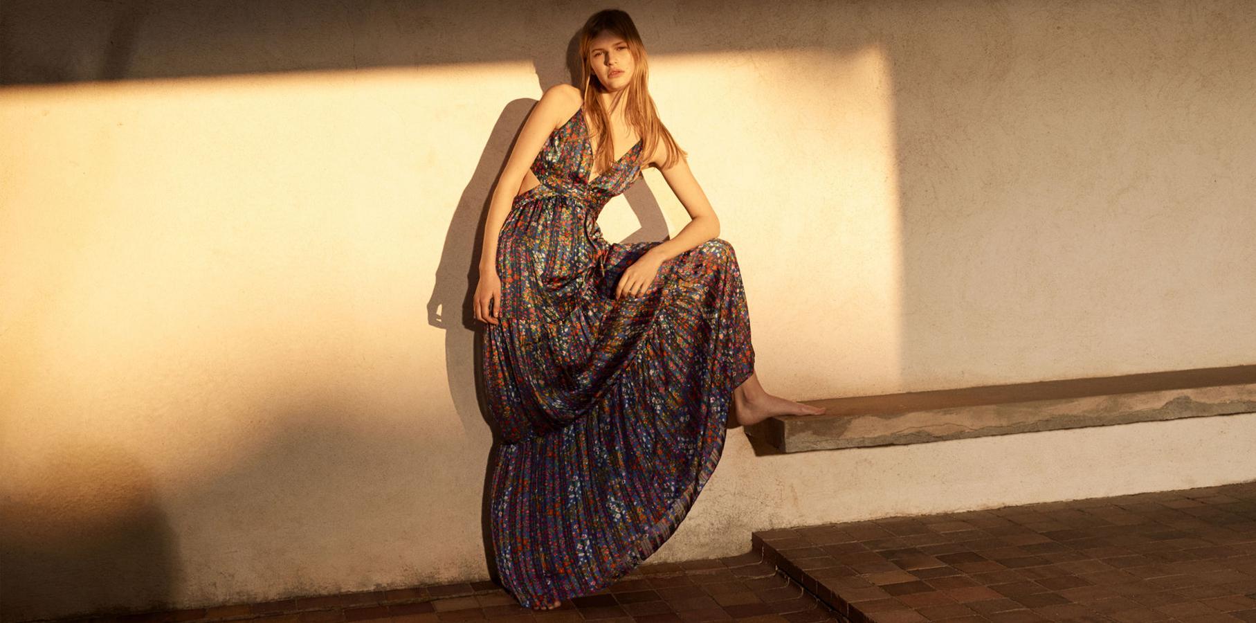 Maxi vestido con estampado de flores y detalles 'cut out' de Ba&sh (320 euros).