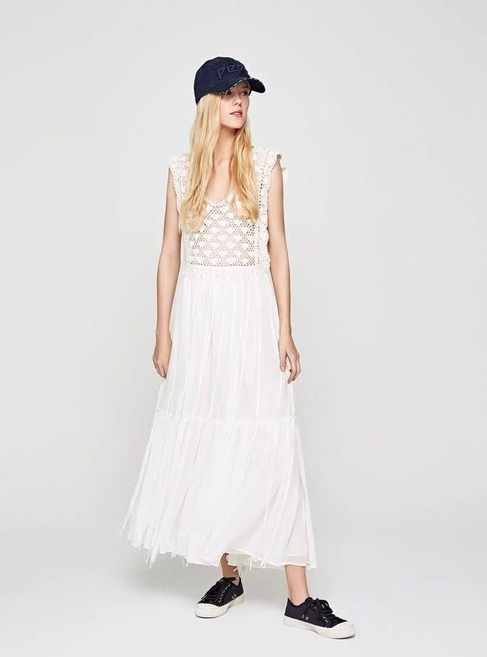 Maxi vestido de inspiración 'hippy'  con cuerpo de crochet de Pepe Jeans (99 euros).