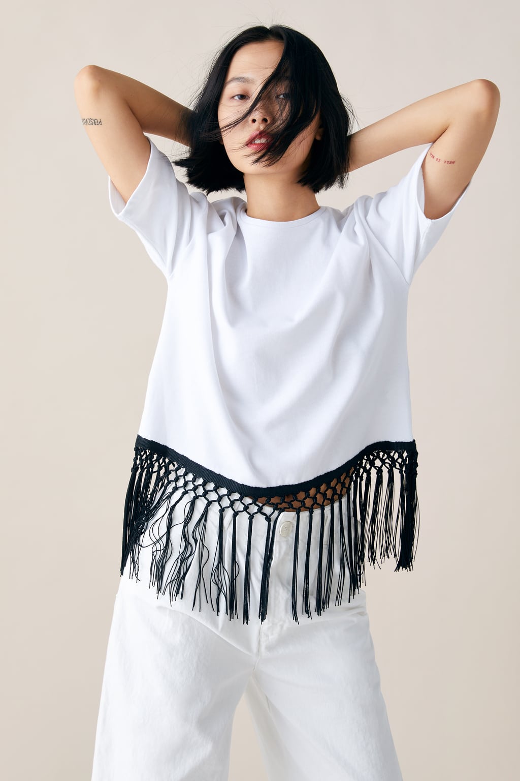 Solo Zara es capaz de coger una camiseta básica y convertirla en una joya para el armario de cualquier amante de la moda. (15,95 euros)