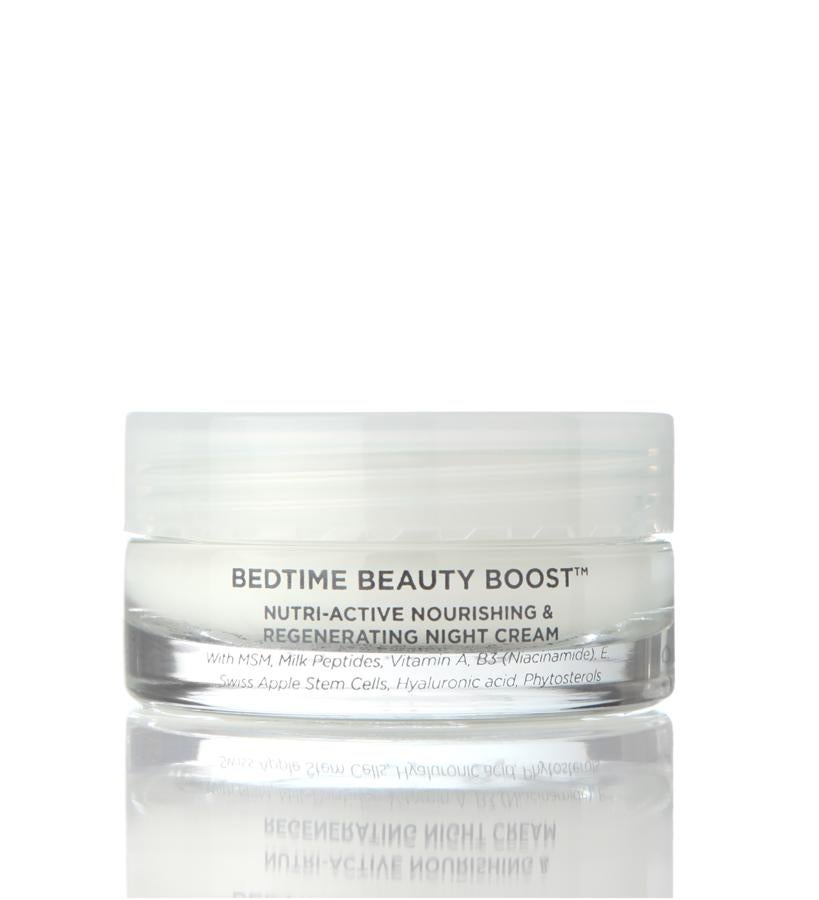 Un potente cóctel de activos que te despierta con la piel radiante, jugosa y visiblemente más joven. Para ello, difumina las arrugas, líneas de expresión y manchas. Con células madre de manzana suiza, niacidamida y aceite de rosa mosqueta. (99,99 €).