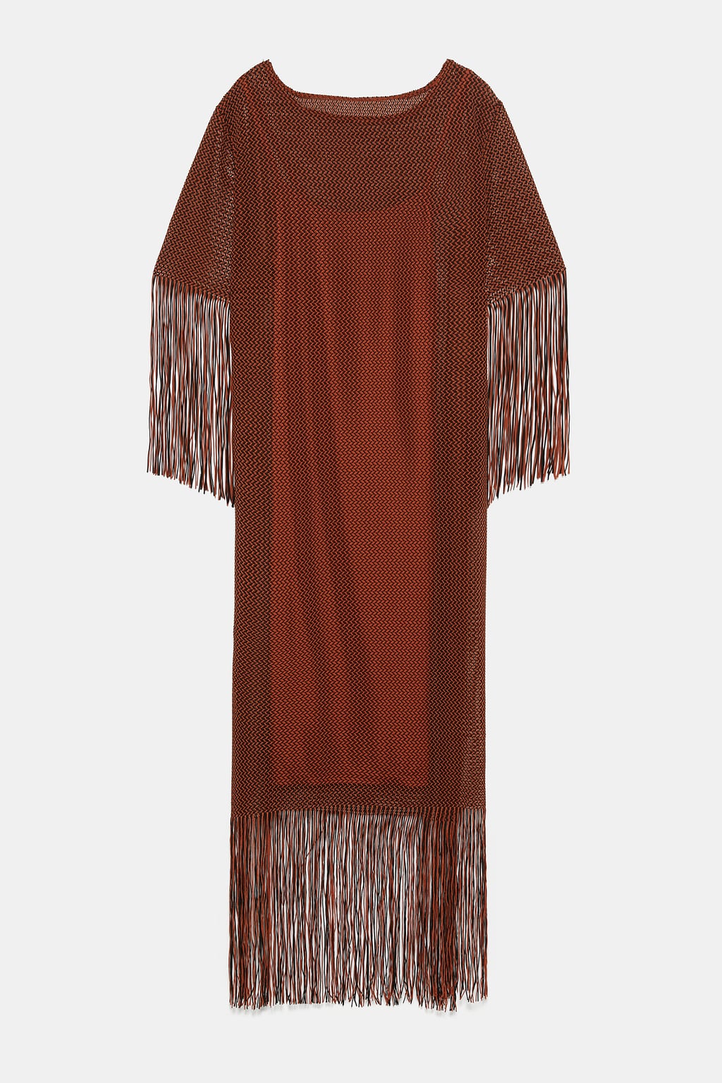 Doble ración de flecos tanto en las mangas como en el bajo para las que se atreven. (29,95 euros).