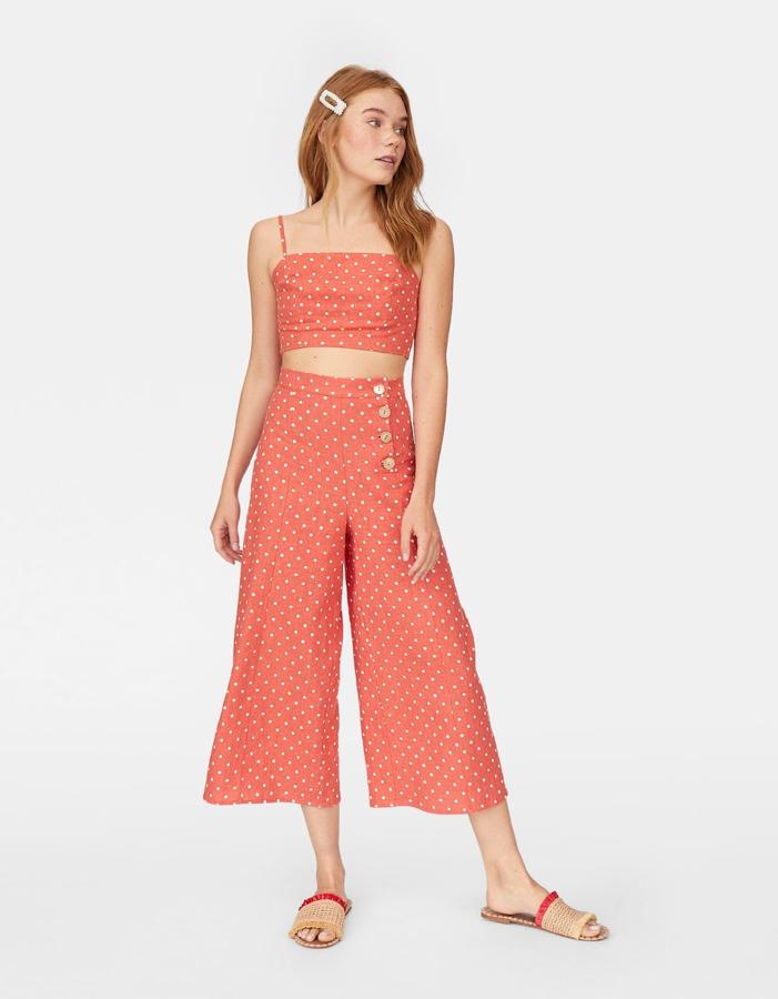 Culotte con estampado de lunares en color coral, 19,99 euros.