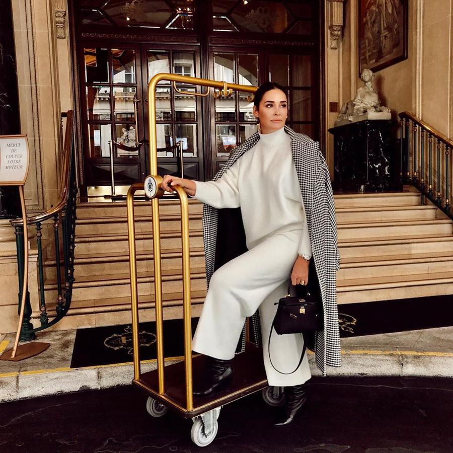 Este es uno de juestros favoritos de invireno; dos piezas de punto de Zara con un abrigo de pata de gallo. Impecable.