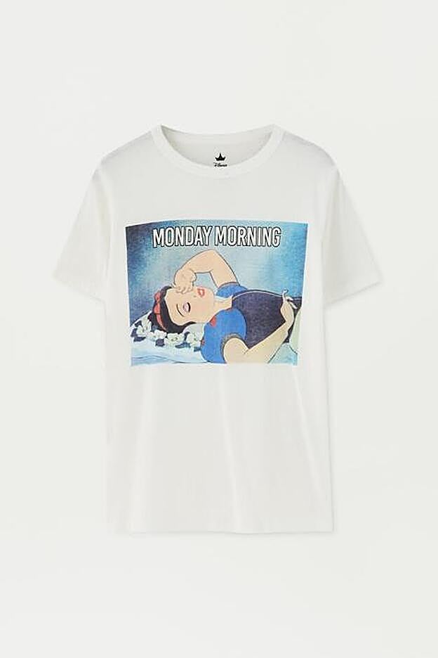 La camiseta de Blancanieves de Pull&Bear es la mejor prenda de Disney que hemos visto en mucho tiempo.