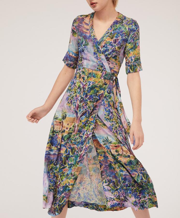 Vestido largo estampado de manga corta con escote en V y cinturón. (39,99 euros)