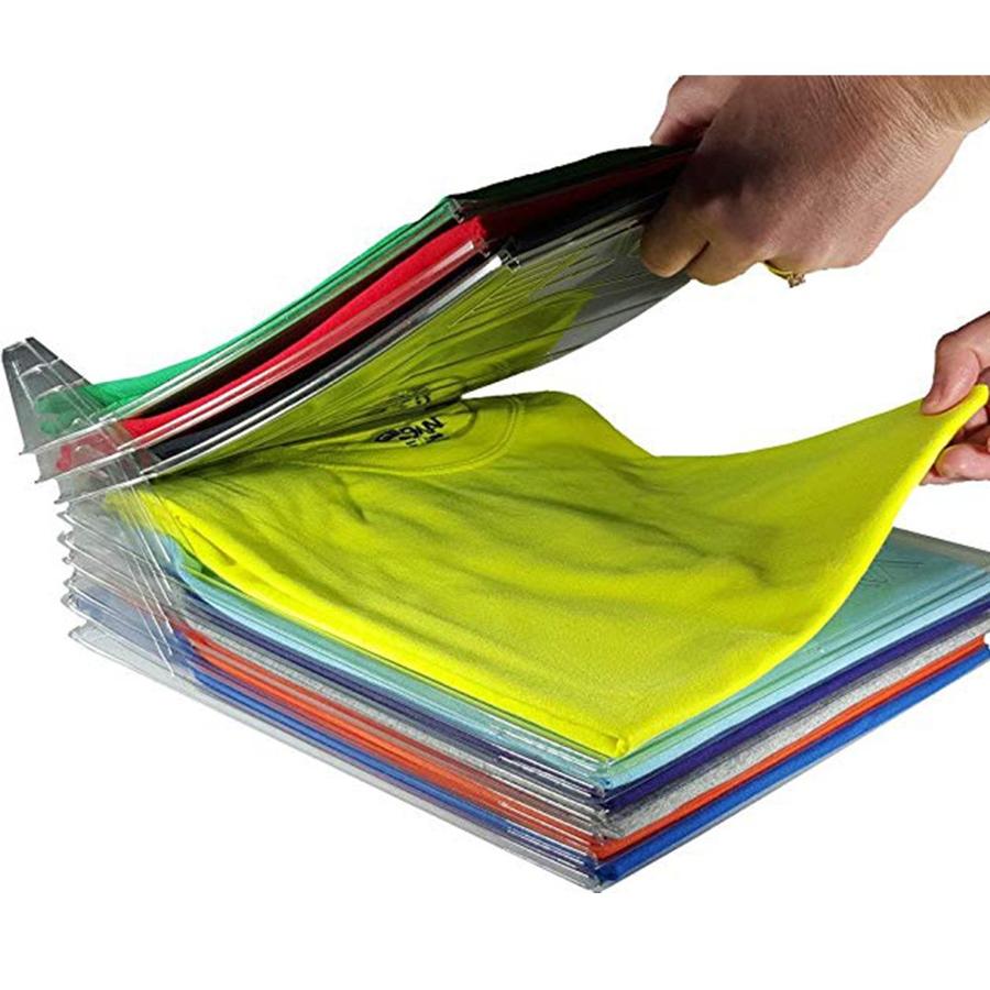 Hay quien dice que la mejor forma de guardar las camisetas en la maleta es haciendo 'rollos', pero con este sistema de ordenación nos garantizamos que lleguen listas para poner según deshagamos la maleta...  Es de Amazon y cuesta 17.99 euros .