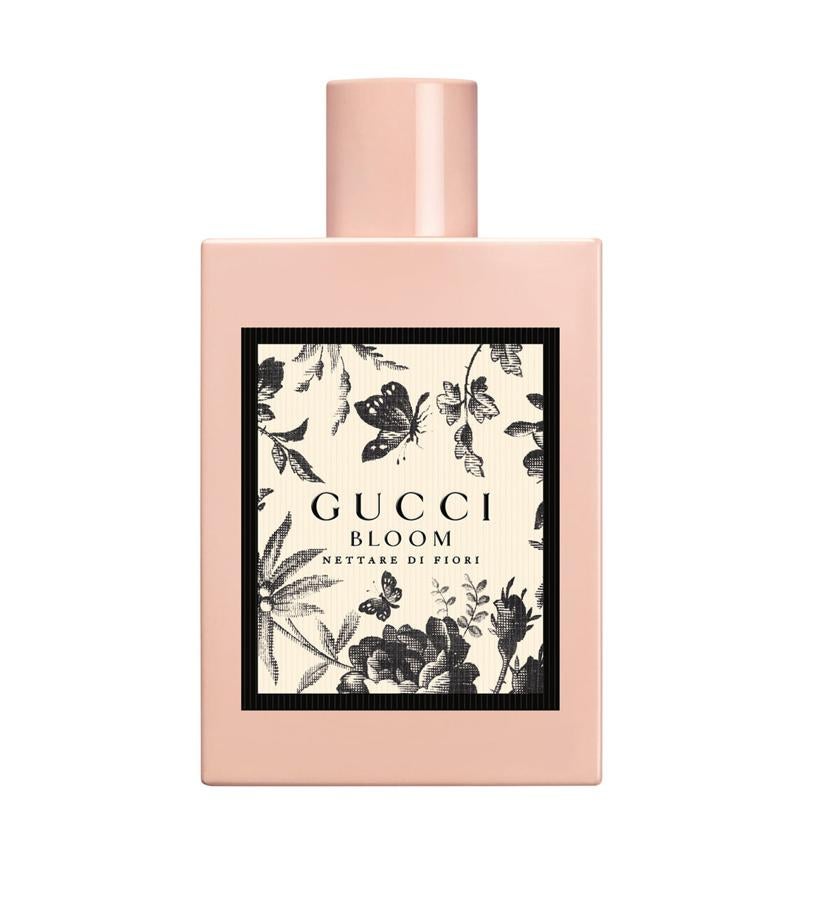 La fragancia original (Gucci Bloom) adquiere más intensidad en una versión de chypre con toques florales que captura el auténtico carácter femenino. Rosa de Bulgaria, nardos, madre selva y jazmín, hasta llegar al fondo con pachulí, almizcle y osmanto. (Eau de Parfum; 131 €).
