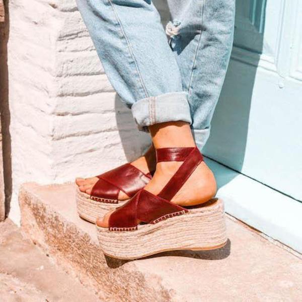 Sandalias de esparto con plataforma en color borgoña: 130 euros en Alona Sandals.