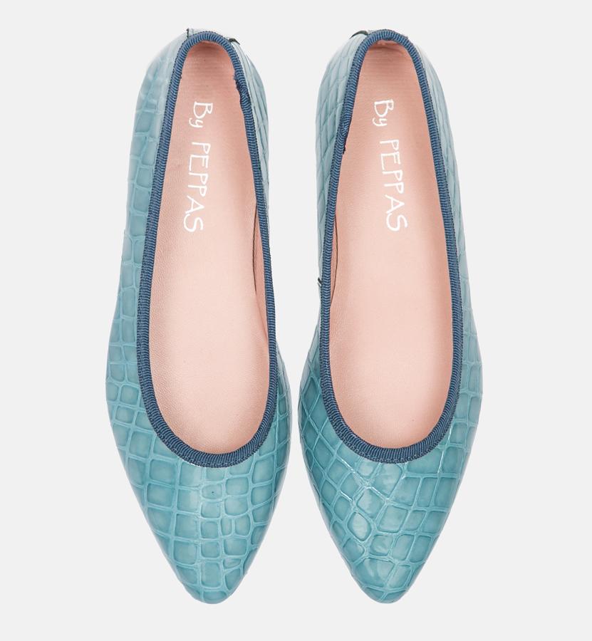 Unos zapatos planos siempre vienen bien, y estos de By Peppas tienen el color idóneo para la temporada en la que estamos. Están disponibles en todas las tallas por 55 euros.