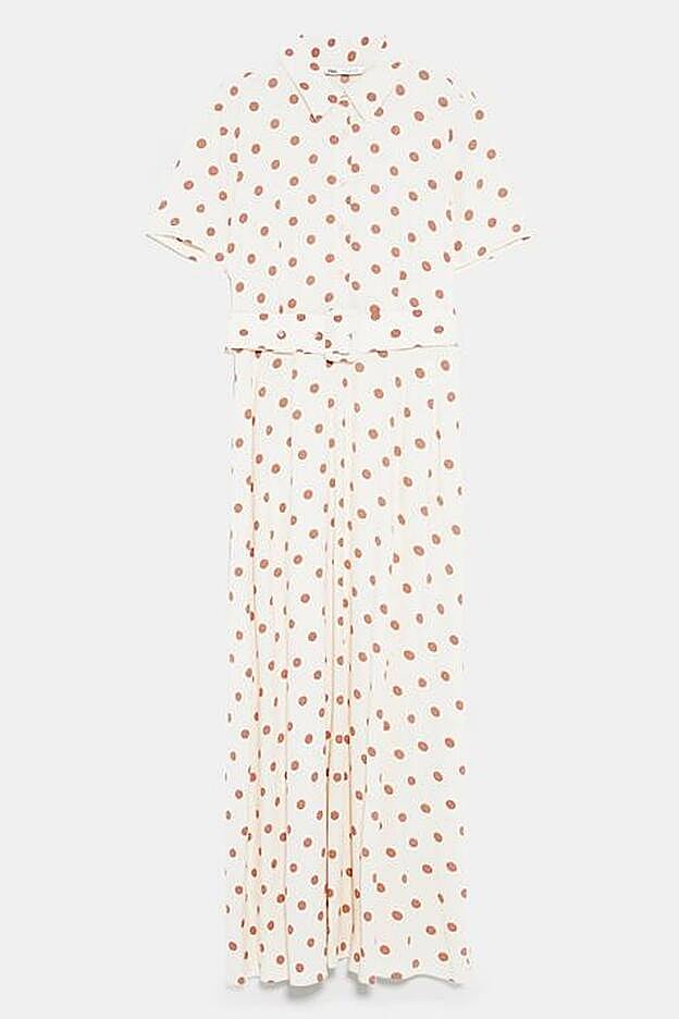 Vestido largo lunares de Zara. (39,95 euros).