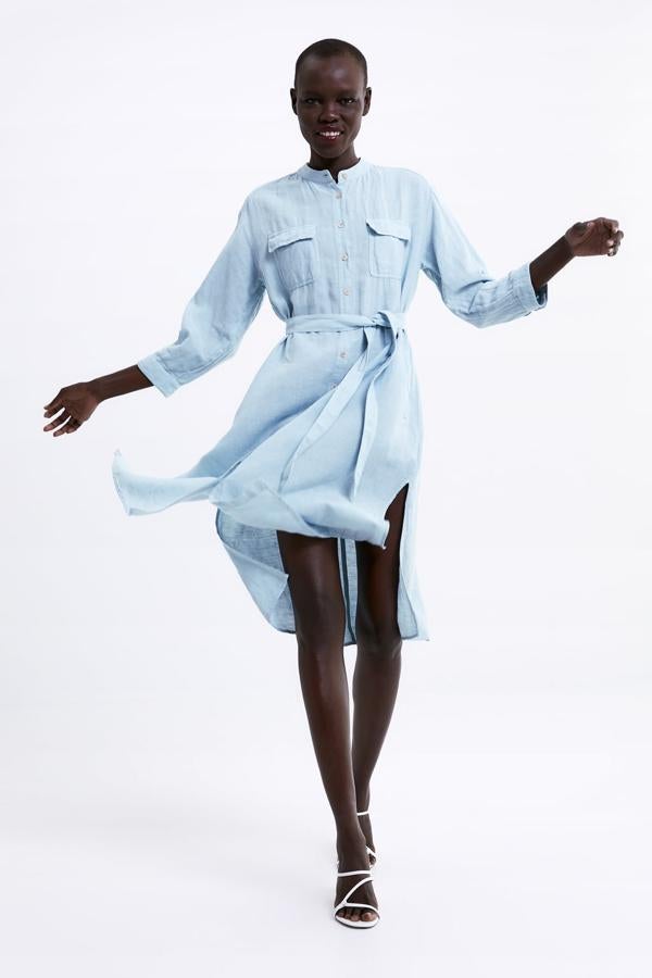 Vestido midi con bolsillos tipo plastrón, cuello tipo solapa y cinturón, 15,99 euros.