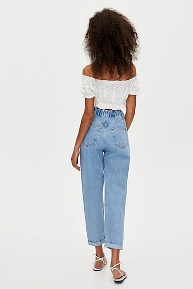 Al ajustarse a cada tipo de cintura, no crea esas molestas arrugas y bolsas que muchas veces se marcan en este tipo de pantalones.