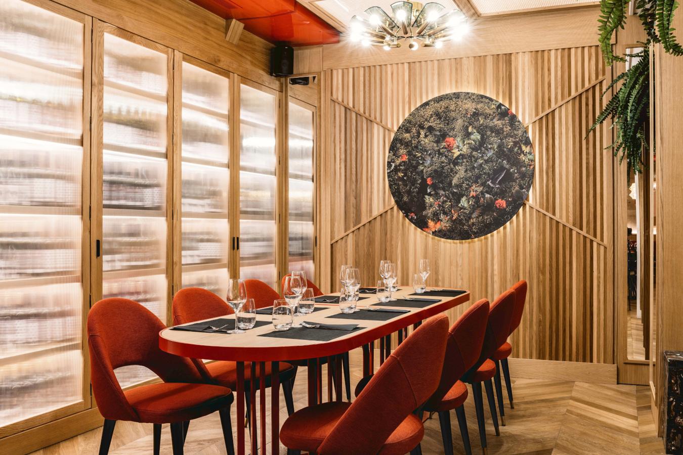 Una comida familiar fuera puede ser también el mejor regalo. El restaurante Casa Gato en Madrid, ofrece a los comensales que vayan a celebrar este día a su local, un detalle para todas las mamis. Se encuentra en Avenida de Bruselas, 53.