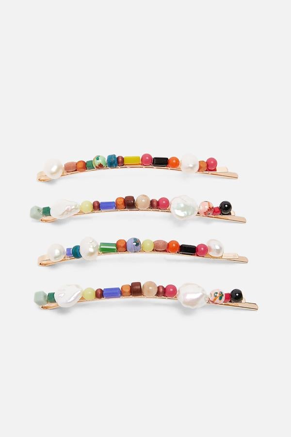 Pack de cuatro horquillas que mezclan perlas con piedras de colores, 12,95 euros.