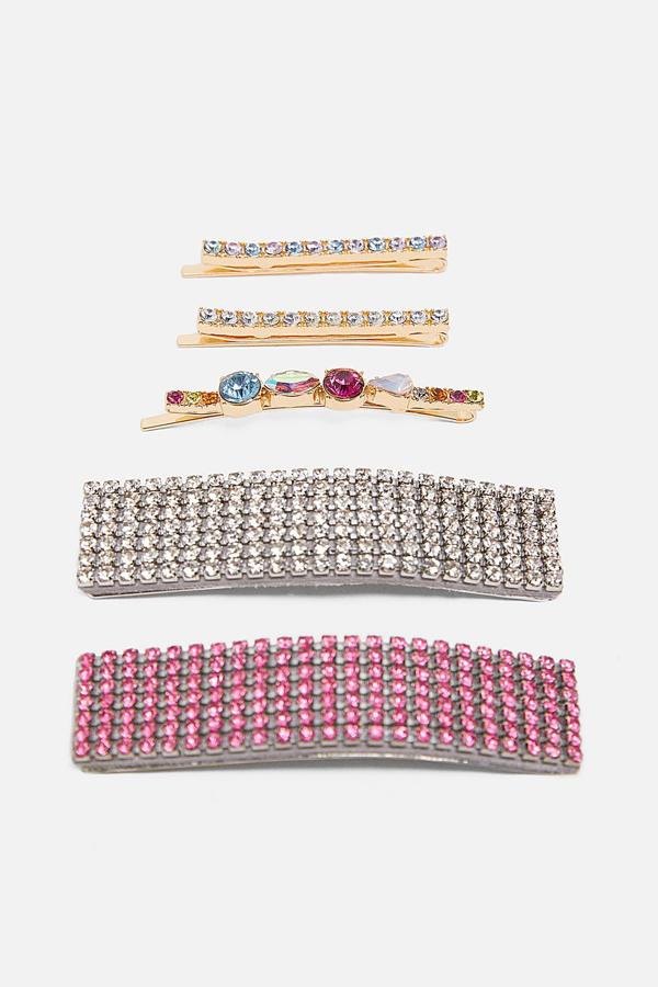 Cuando más grandes, mejor. Y menos te tienes que poner. Si optas por este pack puedes llevar una grande solo, o bien mezclar diferentes tamaños. Estas de cristalitos también nos encantan para la noche. Cuestan 15,95 euros.