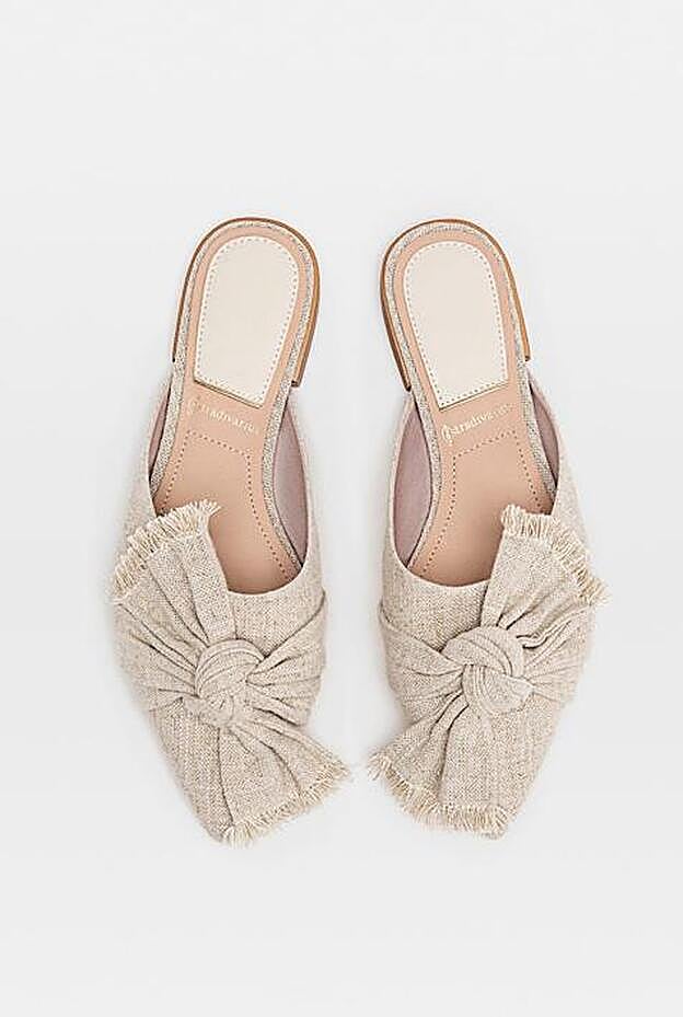 Mules de Stradivarius, 25,99 euros.