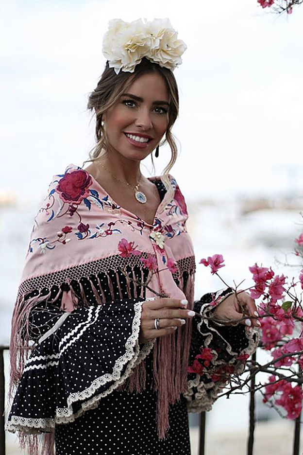 Marta Carriedo con uno de los estilismos que lució en la Feria de Abril.