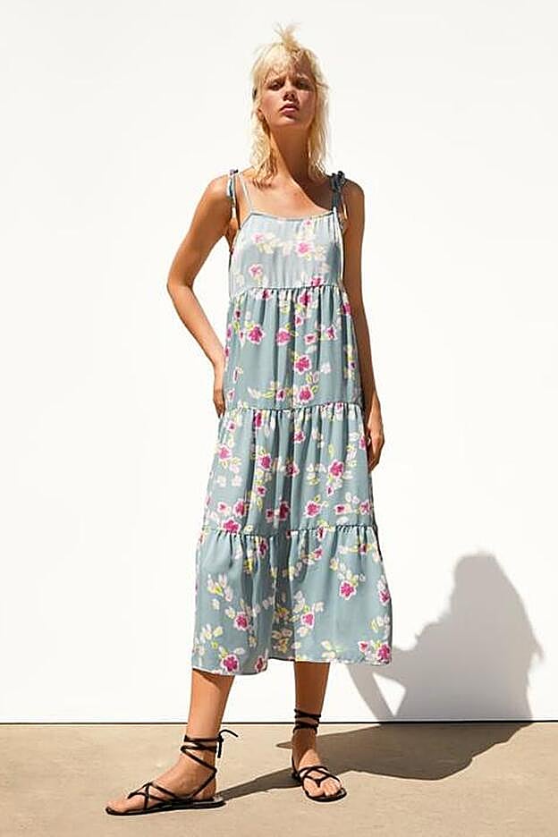 Vestido de tirantes perfecto para 'curvys' con las redondeces en las caderas.