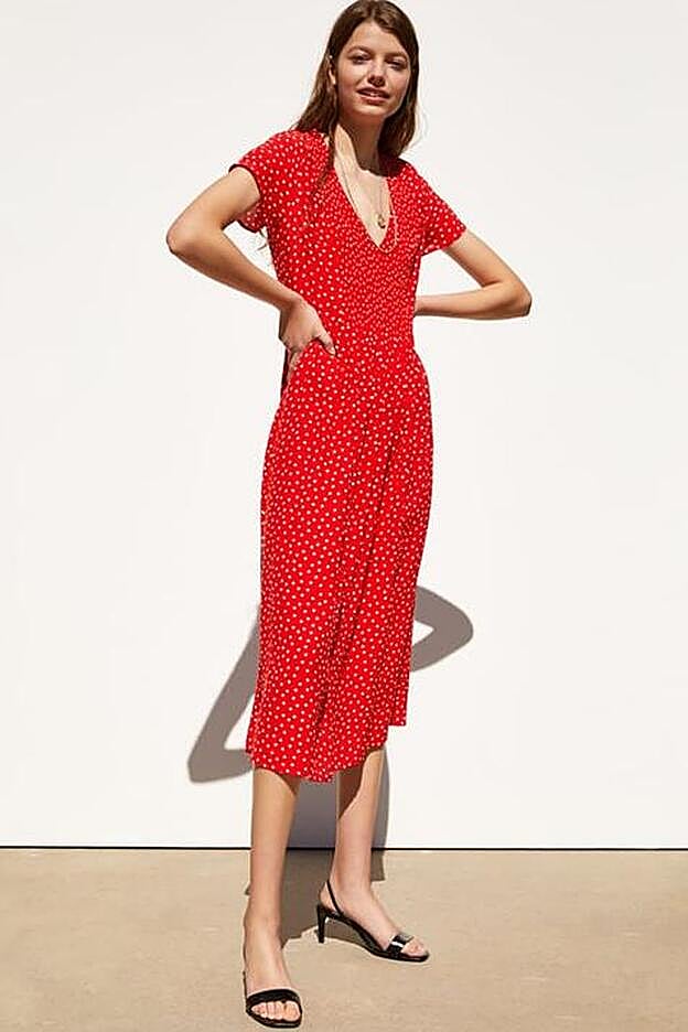 Fantástico vestido de lunares, un clasico del verano.