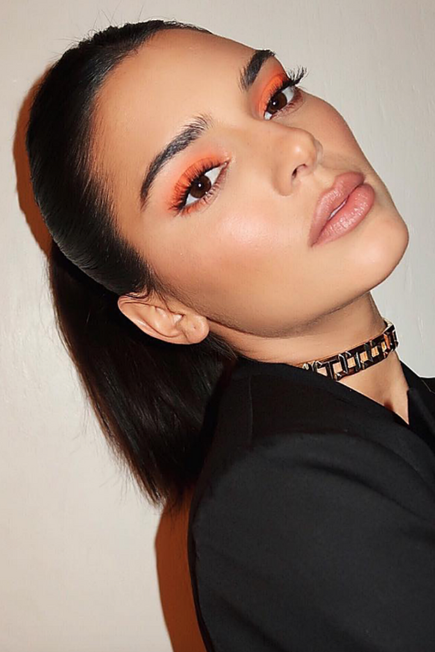 El naranja funciona genial con la tez californiana de Kendall Jenner.