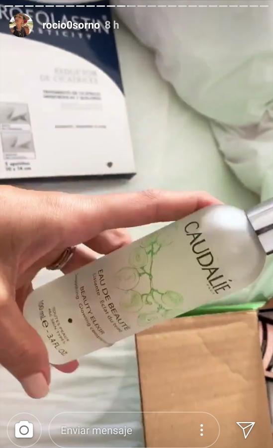 Esta bruma multifuncional fija el maquillaje, tonifica la piel y revela el resplandor natural de la misma. Rocío Osorno ha asegurado en sus stories que es uno de esos imprescindibles que siempre lleva en el bolso (36,10 euros).