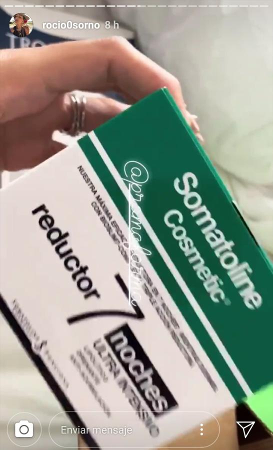 Está compuesto por un complejo rico en principios activos específicos de alta concentración, como las sales marinas y el sericósido, con triple acción reductora: lipolítica, drenante y anti-acumulación, que suaviza y alisa la piel. Una alternativa rápida y eficaz para reducir la grasa localizada durante la noche que la influencer ya ha añadido a su neceser beauty (23,57 euros).