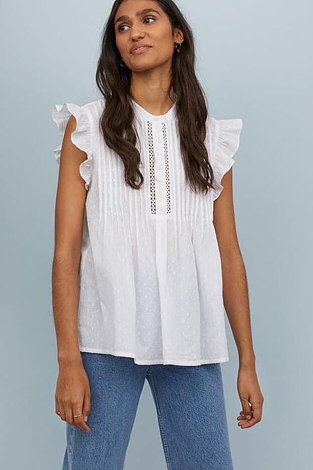 La opción más económica de la selección de tops románticos es de H&M.