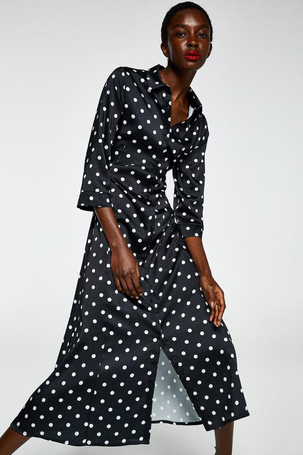 Un clásico que nunca falla: lunares en blanco y negro. Esta opción es de Sfera (29,99 euros).