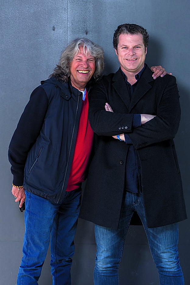 Jota Abril junto a José Mercé durante la entrevista.