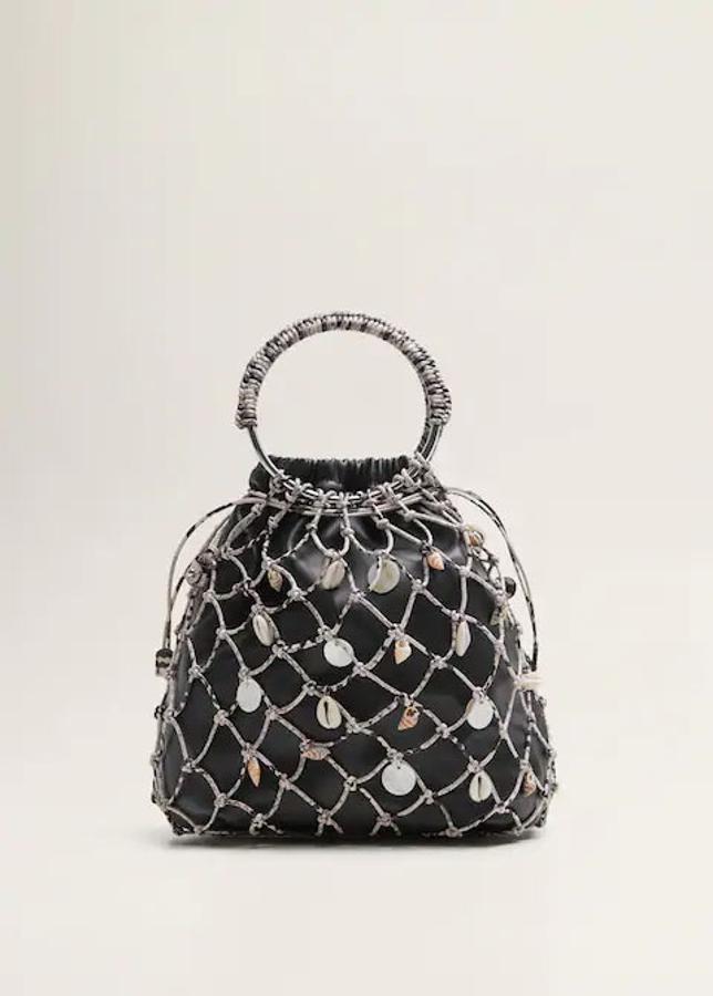 Bolso de red con conchas, 49,99 euros.