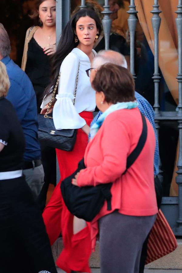 Toda buena influencer necesita un bolso icónico en su armario, y el 2.55 de Chanel de Victoria Federica es un 'must'.