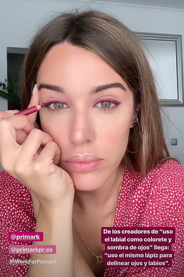 Teresa Bass utiliza el lápiz de labios rojo ¡para delinear el ojo!