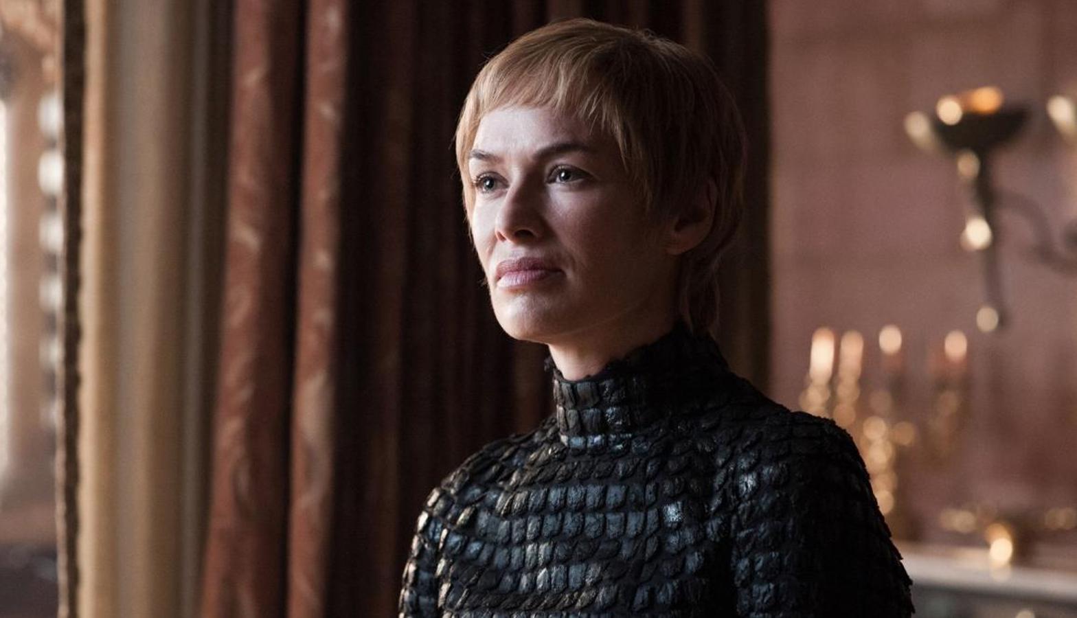 Cersei ha cambiado mucho de estilo a lo largo de las temporadas. Y no solo en la forma de vestir, también en cuanto al peinado y el maquillaje.