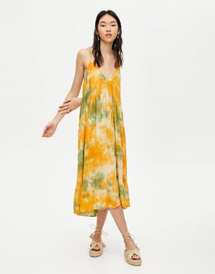 Vestido midi con diseño tie-dye de tirantes y escote en pico,  25,99 euros .