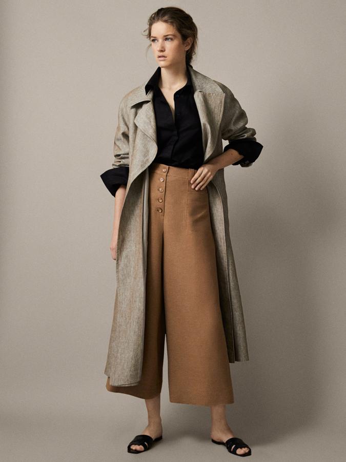 En este caso, Kate Middleton ha elegido estos pantalones 'culotte' de lino color tostado de Massimo Dutti, un modelo con botones centrales vistos que sienta de maravilla, cuesta 59.95 euros, y aún está disponible de las tallas 40 a la 44.