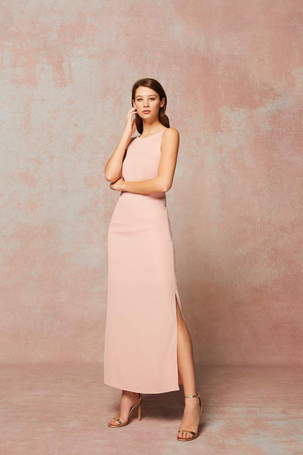 Minimalista, súper fácil de combinar, muy favorecedor... ¡y súper barato! Este vestido rosa palo con escote a la espalda de Truth&Fable cuesta 36 euros en Amazon.