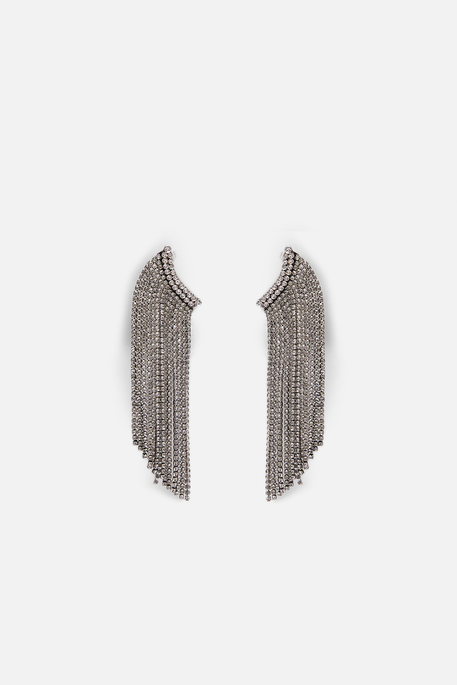 Maxi pendientes 'ear cuff' (15.95 euros en Zara).