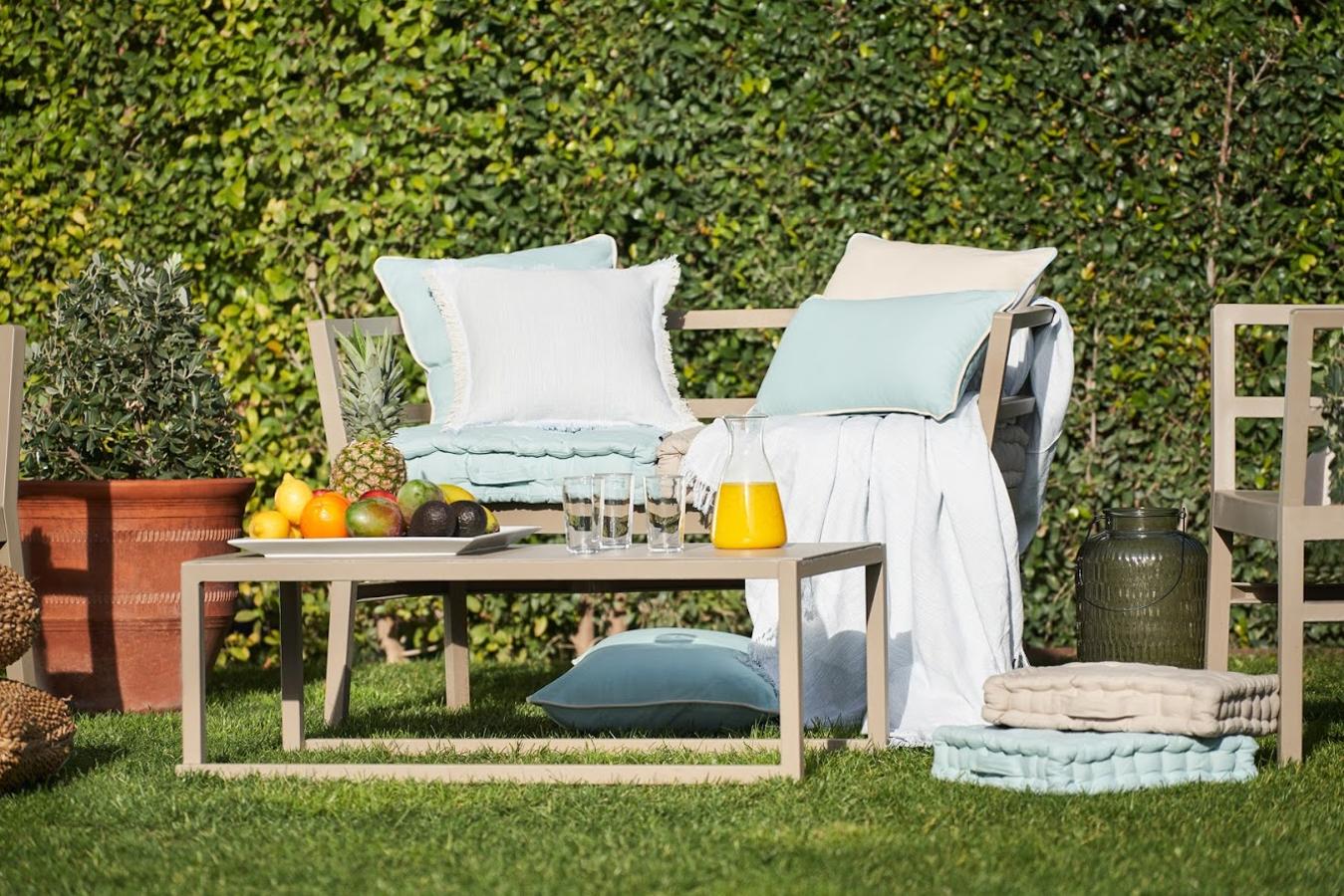 El azul del Mediterráneo y las líneas minimalistas protagonizan las propuestas deco para el verano de La Mallorquina.