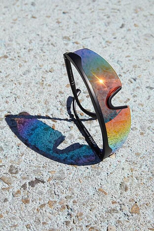 Las gafas de sol de inspiración ciclista de Bershka.
